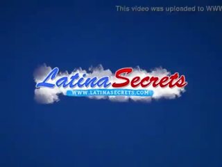 S seksi warga latina cindy mengongkek pada kamera