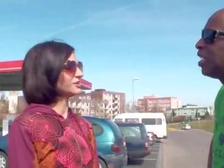 Nympho lina arian travels à partir de kiev pour 1er temps interracial couilles profond anal